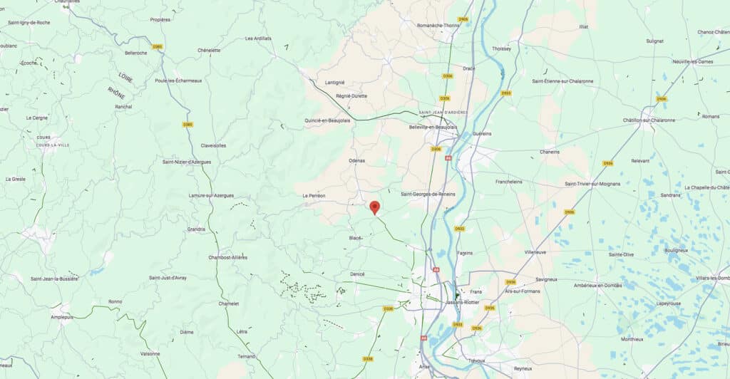 Carte routière interactive de la région Beaujolais, France, centrée sur un marqueur rouge près d'Odenas et Blacé, affichant villes et routes.